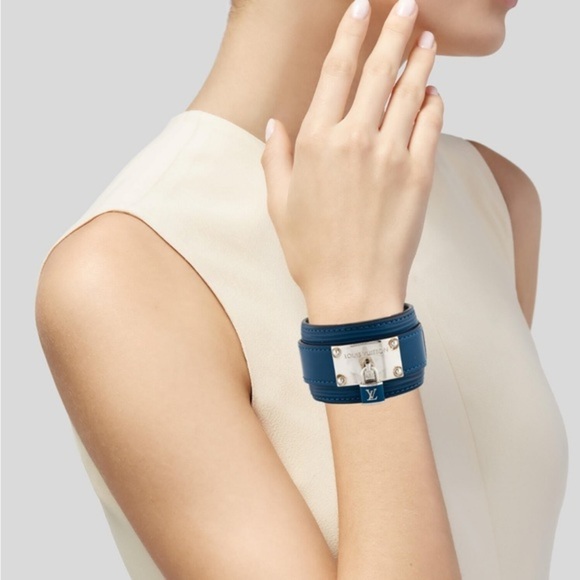 Louis Vuitton Epi leather infinity bracelet. Unique color r77​ - Picture 2 of 4